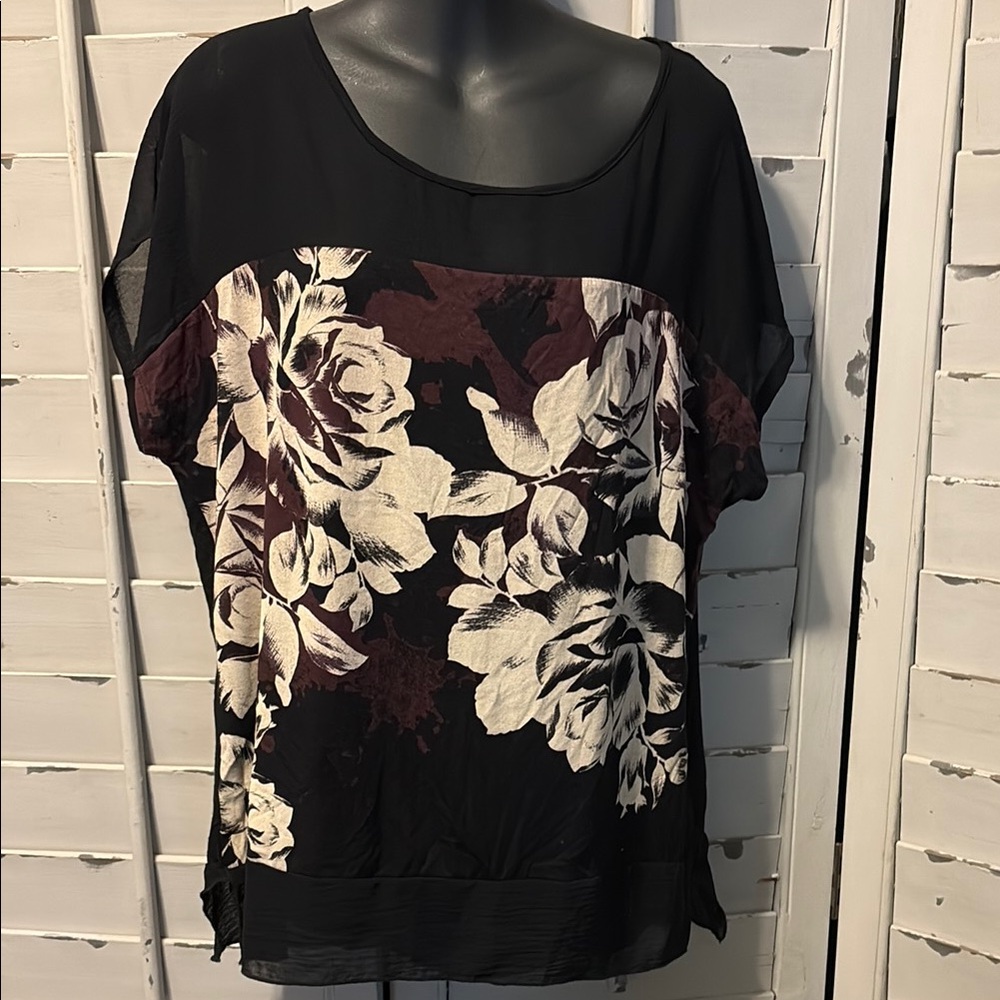 Edista Blouse with bold red and cream coloured florals size XL